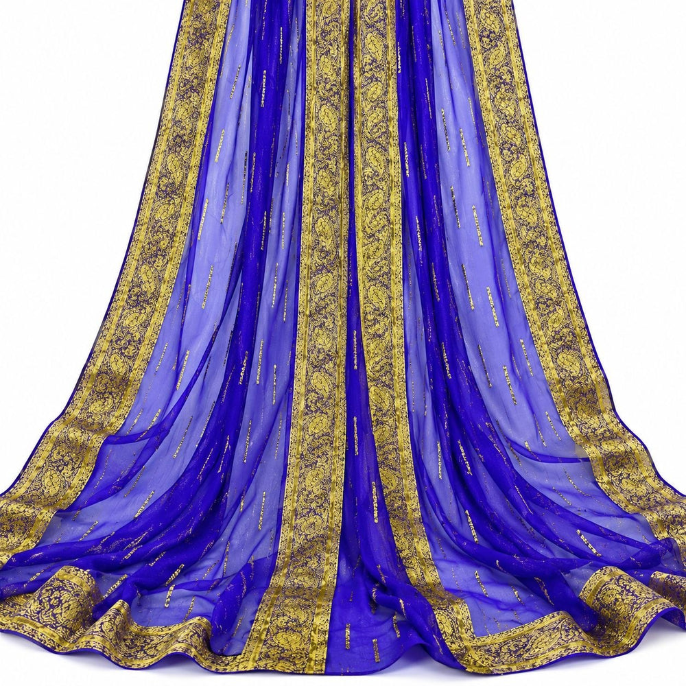 Blåviolet lurex chiffonsilk med gylne striper og fire brede guldborter – hengende i myke folder (bilde 2 av 3)