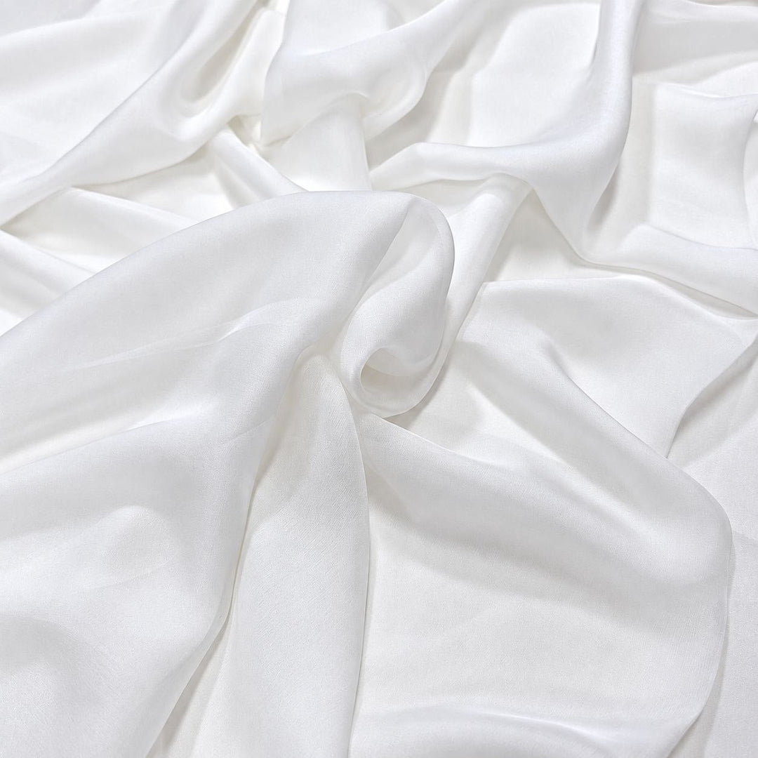 HVIT SILKE CHIFFON STOFF – 140 CM BREDT