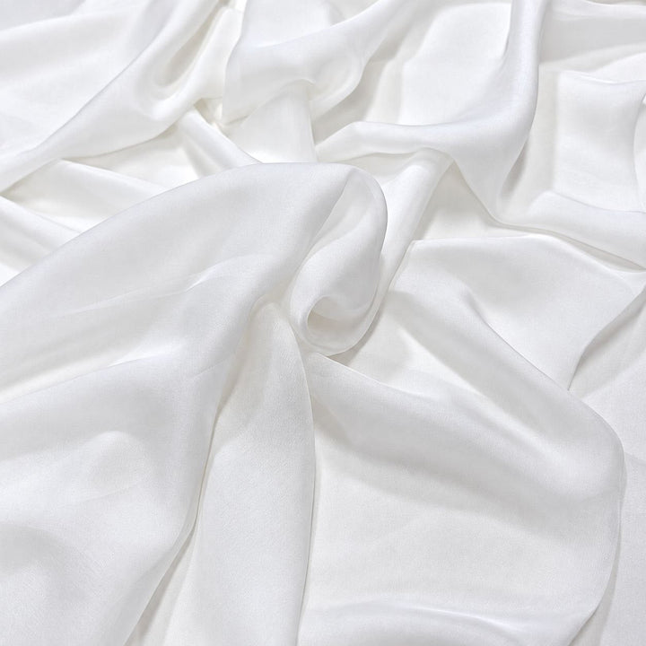 HVIT SILKE CHIFFON STOFF – 140 CM BREDT