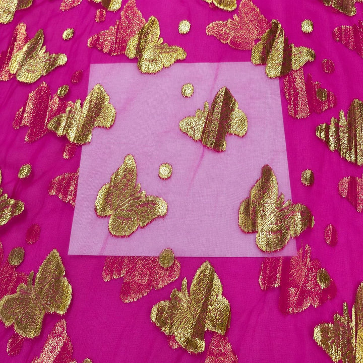 Pink lurexchiffon – nærbilde av sommerfuglmotivene og stoffets gjennomsiktighet (bilde 3 av 3)