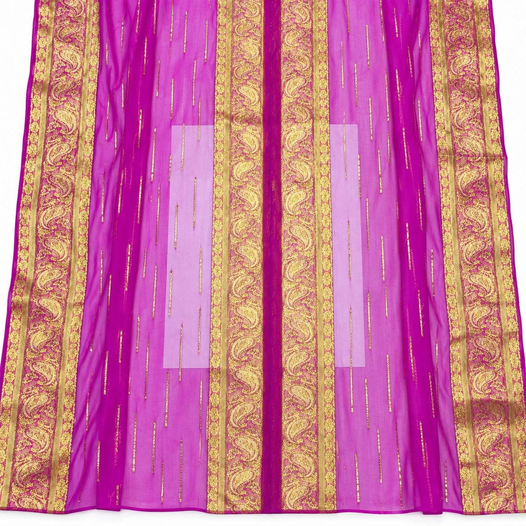 Pink lurexchiffon – nærbilde av de gylne stripene, guldborterne og stoffets gjennomsiktighet (bilde 3 av 3)