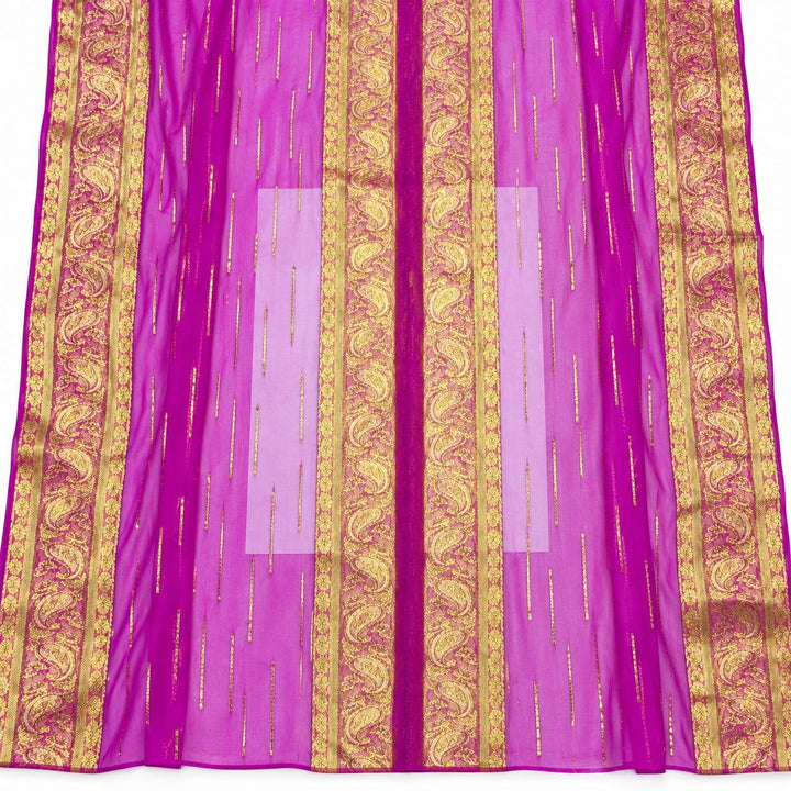 Pink lurexchiffon – nærbilde av de gylne stripene, guldborterne og stoffets gjennomsiktighet (bilde 3 av 3)