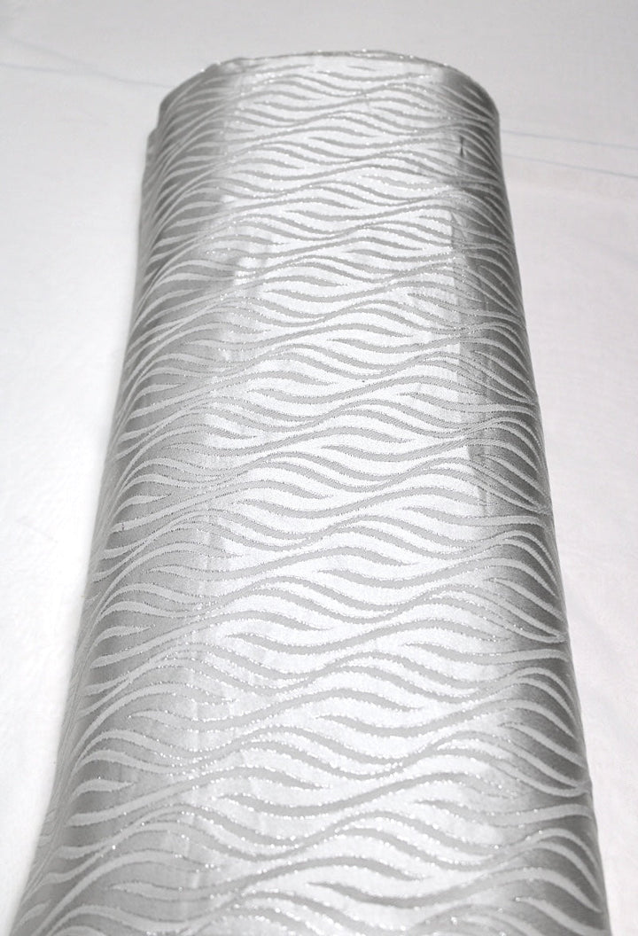 SØLV SATENG JACQUARD STOFF MED BØLGEMOTIV
