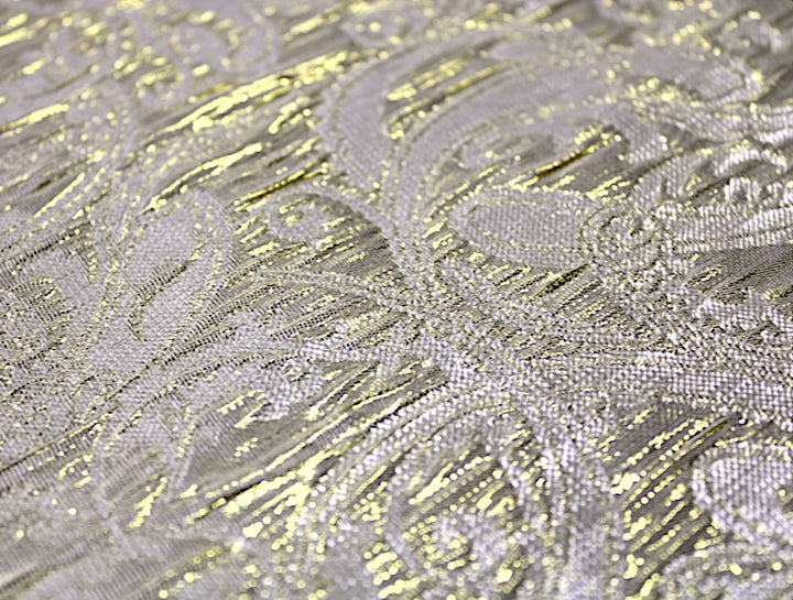 CHAMPAGNEFARGET SATENG JACQUARD STOFF MED BLOMSTERRANKER