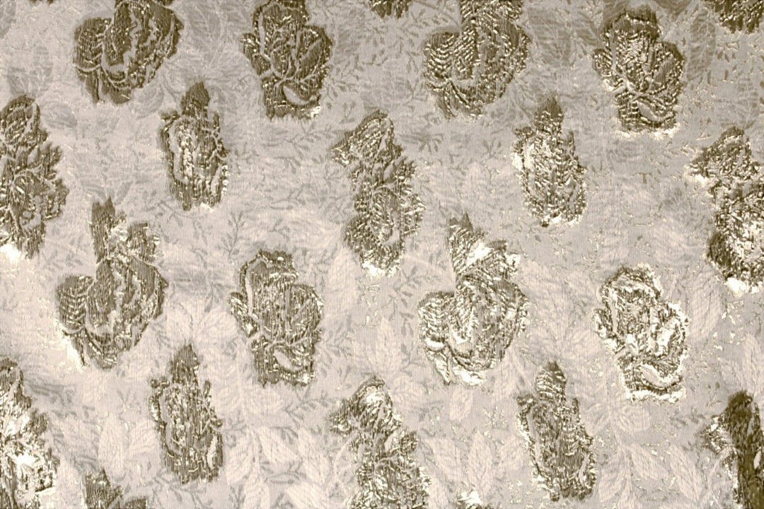 CHAMPAGNEFARGET SATENG JACQUARD STOFF MED BLOMSTER