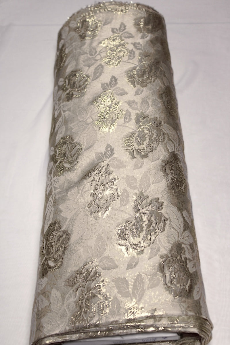 CHAMPAGNEFARGET SATENG JACQUARD STOFF MED BLOMSTER