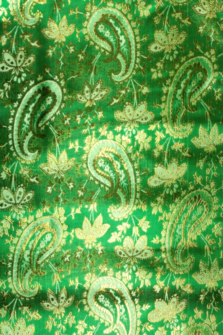 GRØNT SATENG JACQUARD STOFF MED BLADER