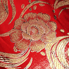 RØD SATENG JACQUARD STOFF MED BLOMSTER