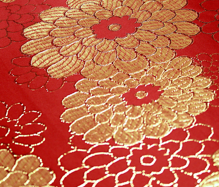 RØD SATENG JACQUARD STOFF MED RINGBLOMSTER