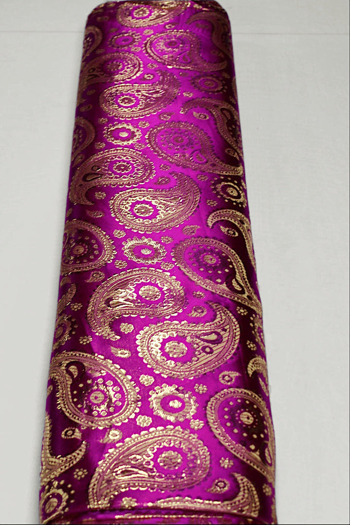 LILLA SATENG JACQUARD STOFF MED PAISLEYMØNSTER