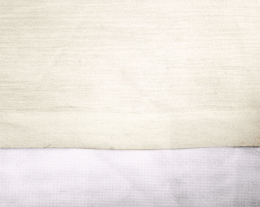 RÅHVIT SILKE CHIFFON STOFF – 140 CM BREDT