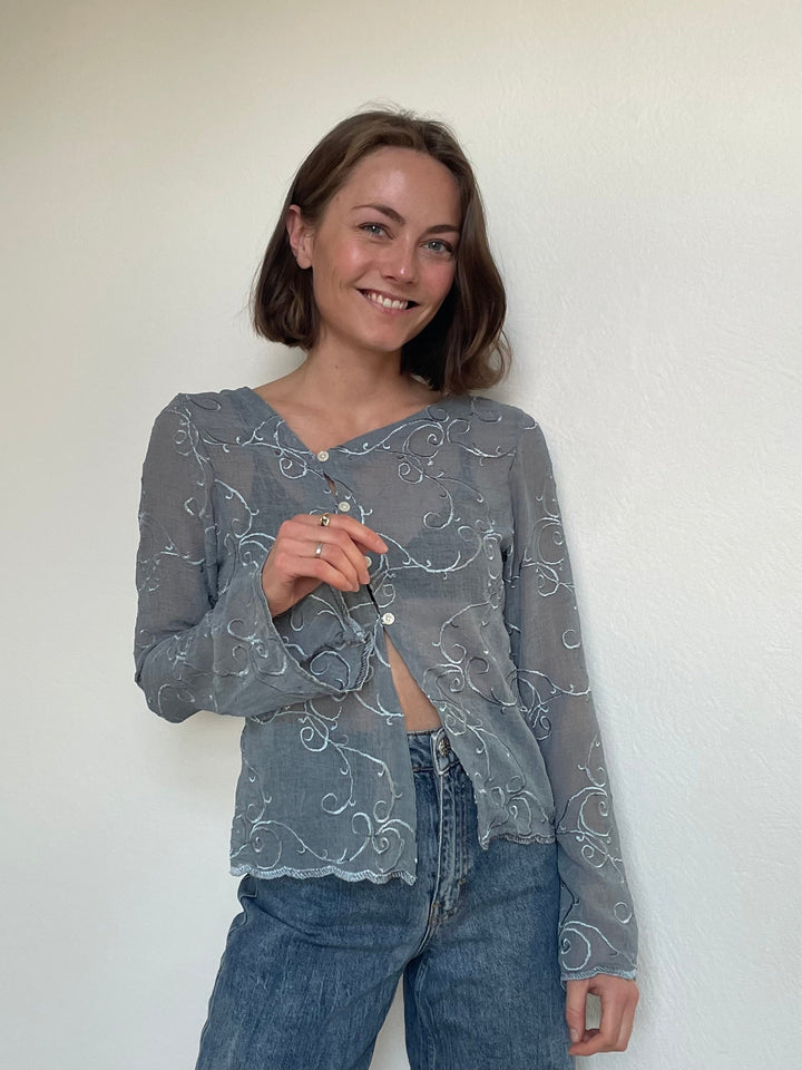 BELLA BLUSE SØMØNSTER – DESIGNET AV DITTE ANDY (STR. 34-50)