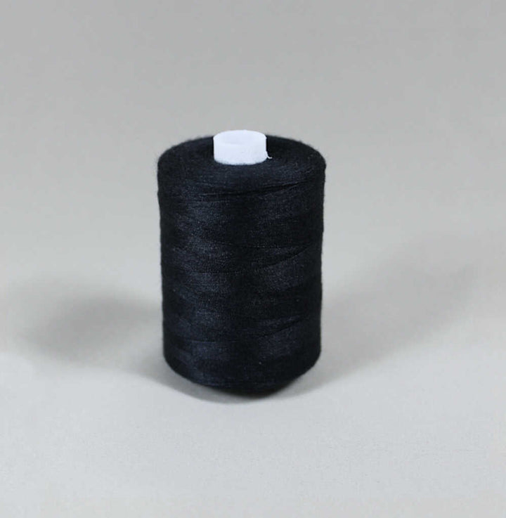 Svart sterk polyester sytråd (bilde 1 av 3)