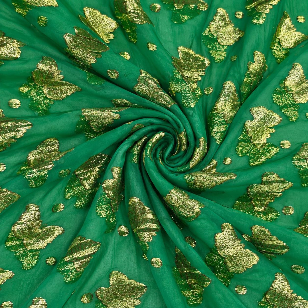 Smaragdgrønn lurex chiffonsilk med gylne sommerfuglmotiver og prikker – stoffet formet som en spiral (bilde 1 av 3)