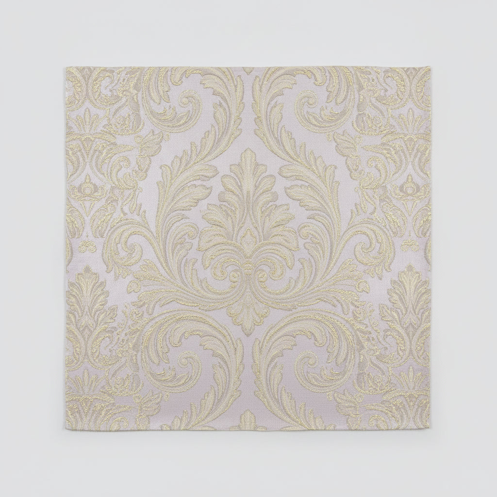 CHAMPAGNEFARGET SATENG JACQUARD STOFF MED BLOMSTERRANKER (bilde 1 av 3)