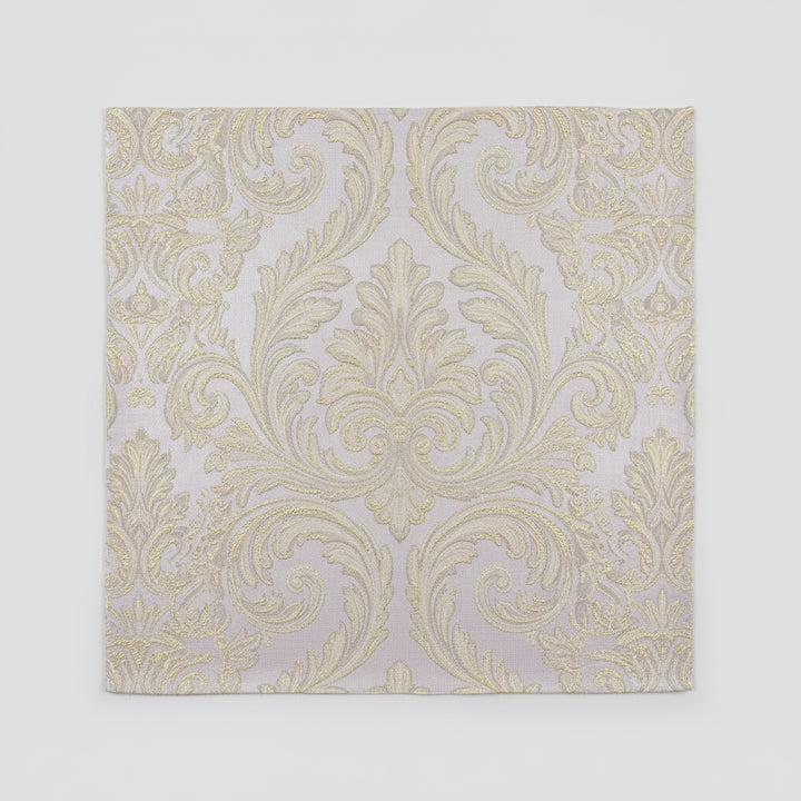 CHAMPAGNEFARGET SATENG JACQUARD STOFF MED BLOMSTERRANKER (bilde 1 av 3)