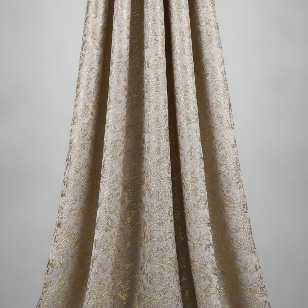 CHAMPAGNEFARGET SATENG JACQUARD STOFF MED BLOMSTERRANKER (bilde 2 av 3)