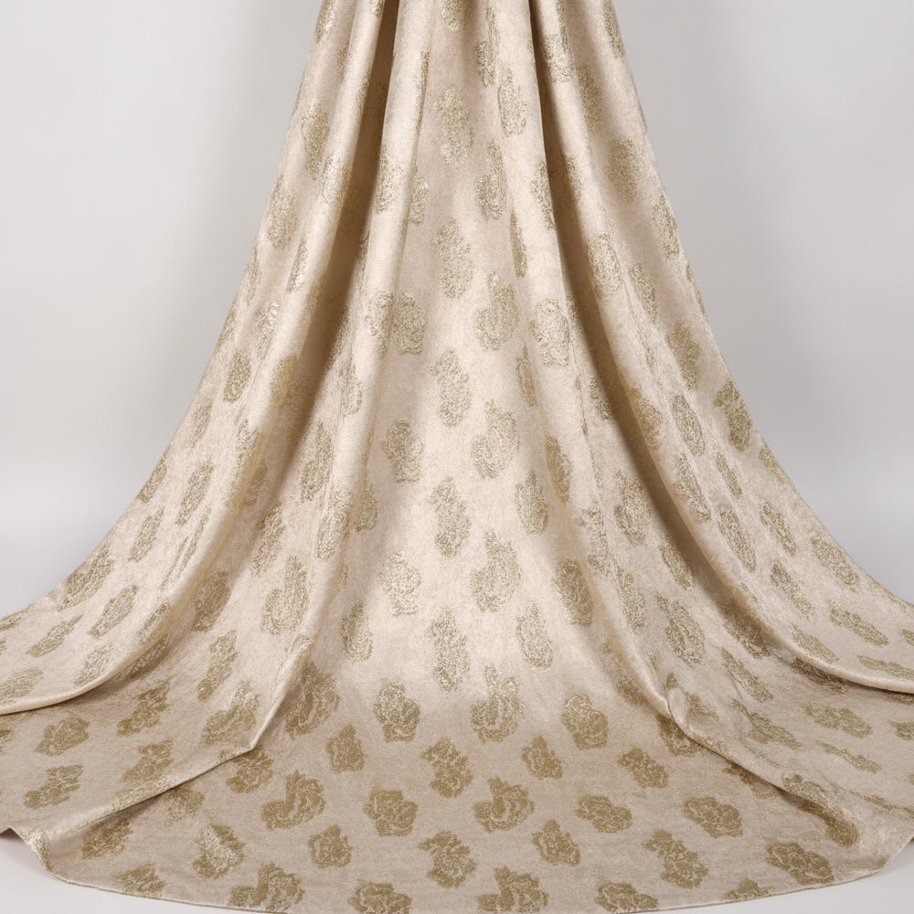 CHAMPAGNEFARGET SATENG JACQUARD STOFF MED BLOMSTER (bilde 2 av 3)
