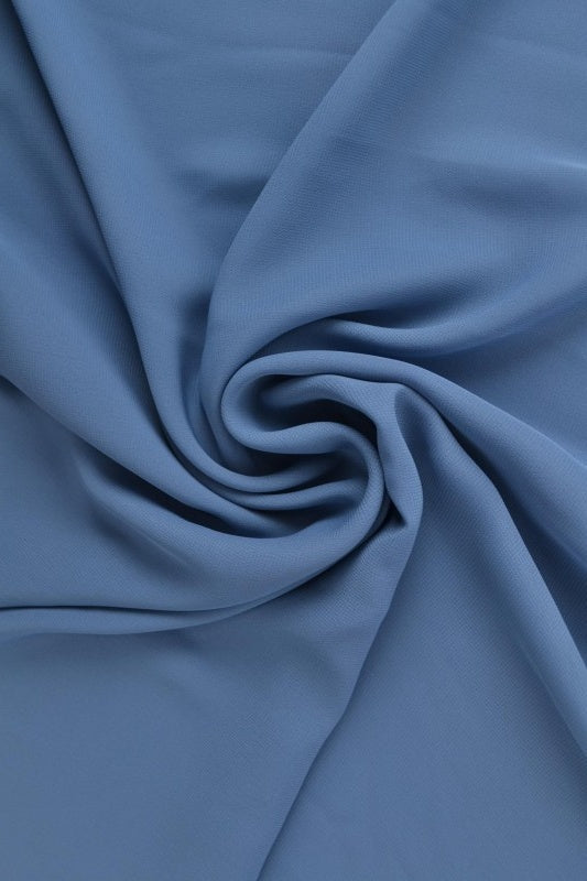 STÅLBLÅ CHIFFON – LETT, GJENNOMSIKTIG & MED FLOTT FALL