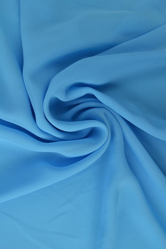 HAVBLÅ CHIFFON – LETT, GJENNOMSIKTIG & MED FLOTT FALL