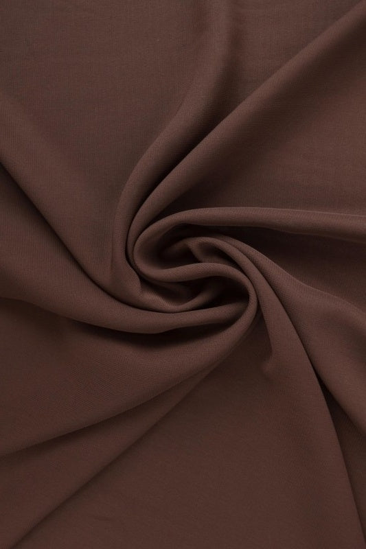 BRUN CHIFFON – LETT, GJENNOMSIKTIG & MED FLOTT FALL