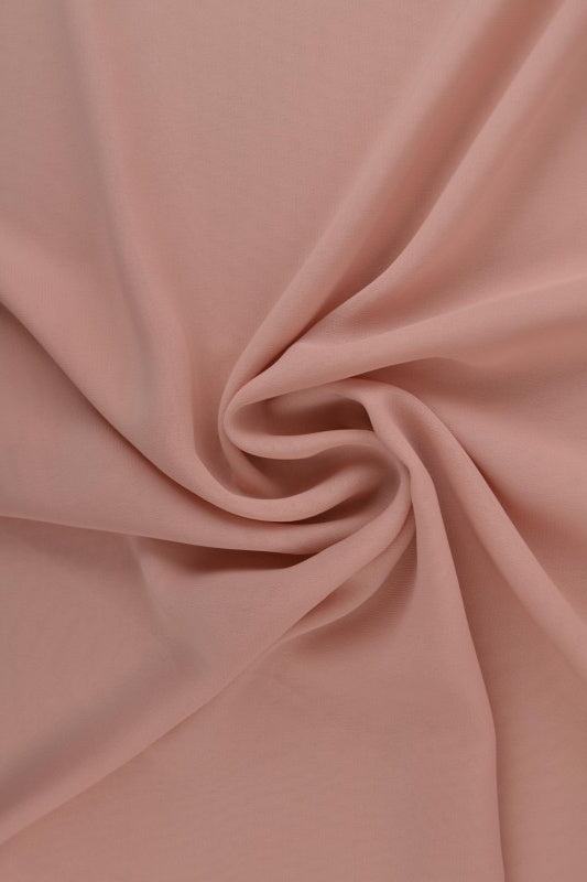 DUSKY LYSEROSA CHIFFON – LETT, GJENNOMSIKTIG & MED FLOTT FALL