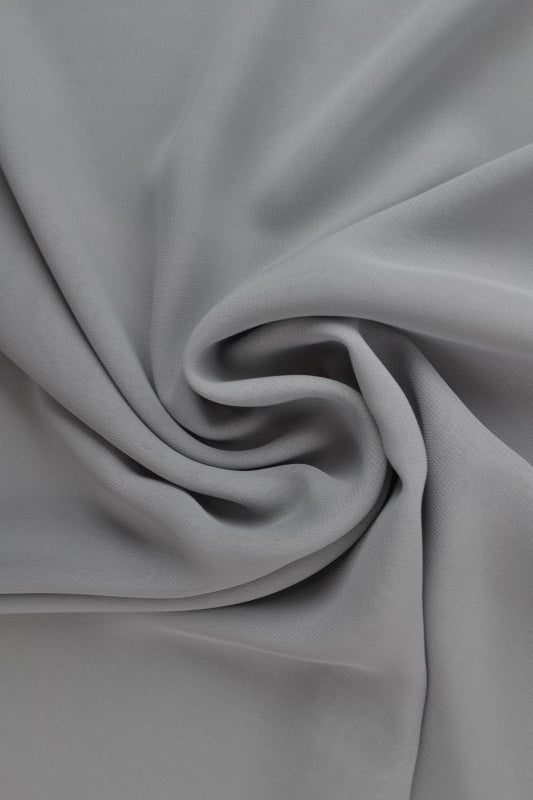 SØLVGRÅ CHIFFON – LETT, GJENNOMSIKTIG & MED FLOTT FALL