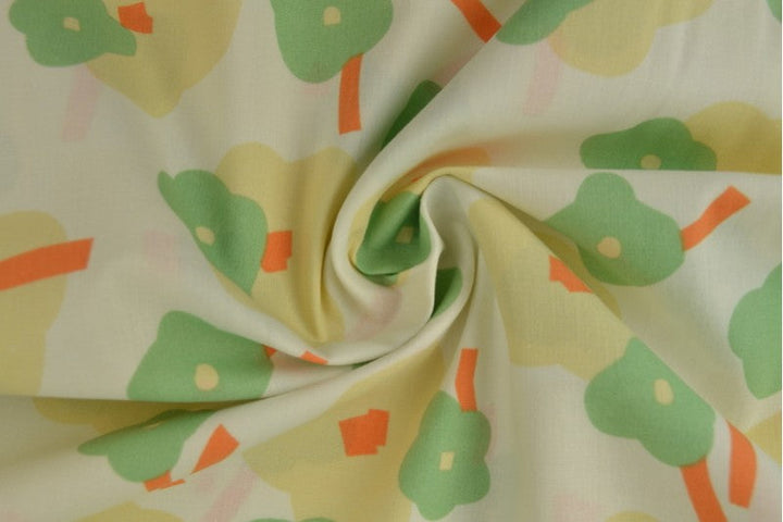 CREME BOMULDSPOPLIN MED GRØNTSAGS- OG BLOMSTERPRINT