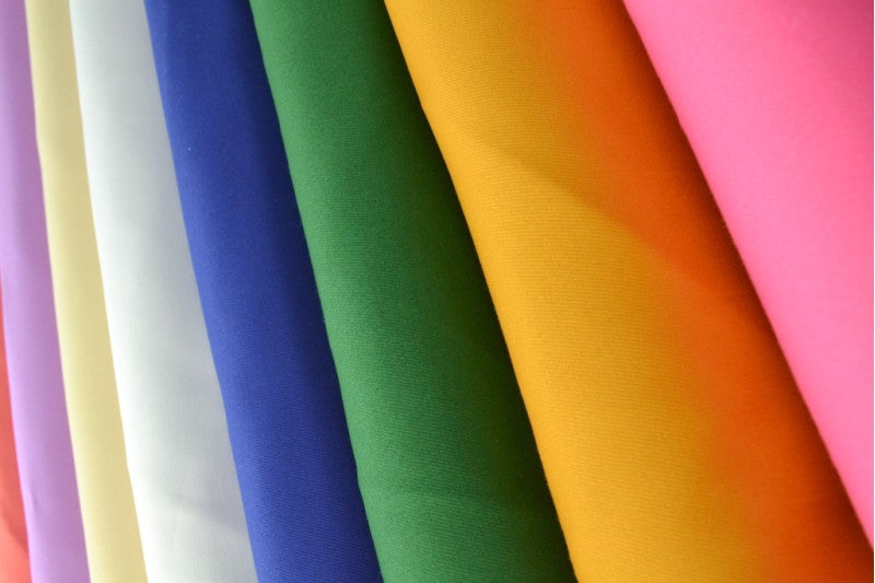 MOSEGRØNN BOMULLSTWILL MED STREKK – DIAGONAL TWILL & FORMSTABIL KOMFORT