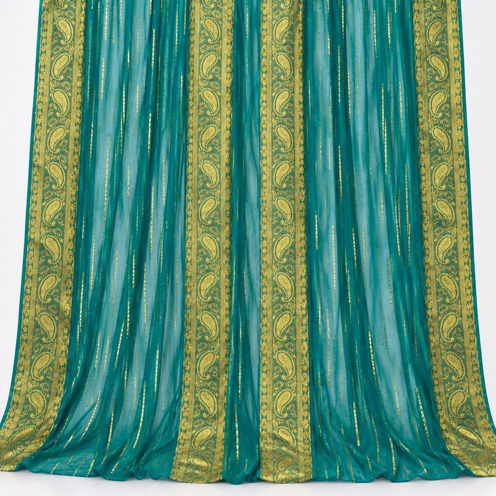 Turkis lurex chiffonsilk med gylne striper og fire brede guldborter – hengende i myke folder, alle fire borter synlige (bilde 2 av 3)