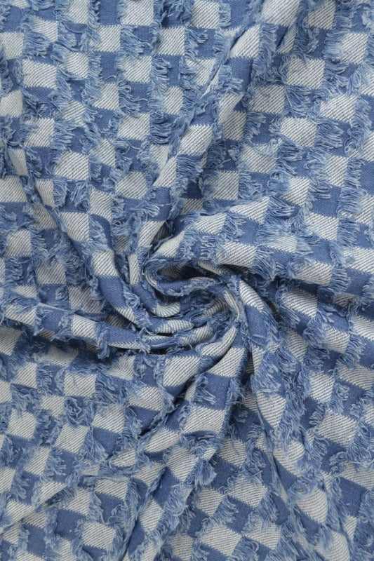 Lysblå denimstoff med rutete frynsmønster – metervare til bukser & jakker (bilde 1 av 8)