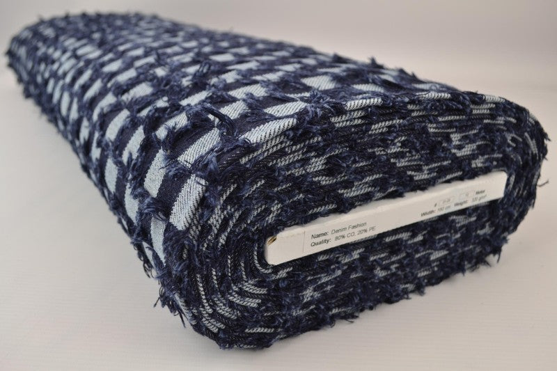 MØRKEBLÅ DENIMSTOFF MED RUTETE FRYNSMØNSTER – METERVARE TIL BUKSER & JAKKER