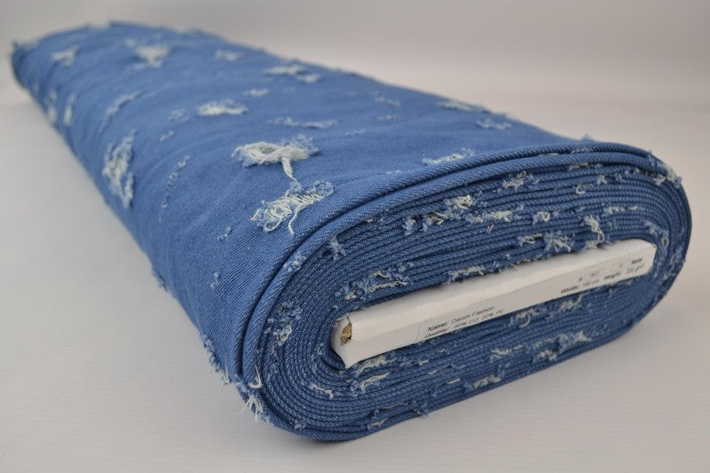 Lysblå denimstoff med vasket slitt overflate – metervare til bukser & jakker (bilde 2 av 8)