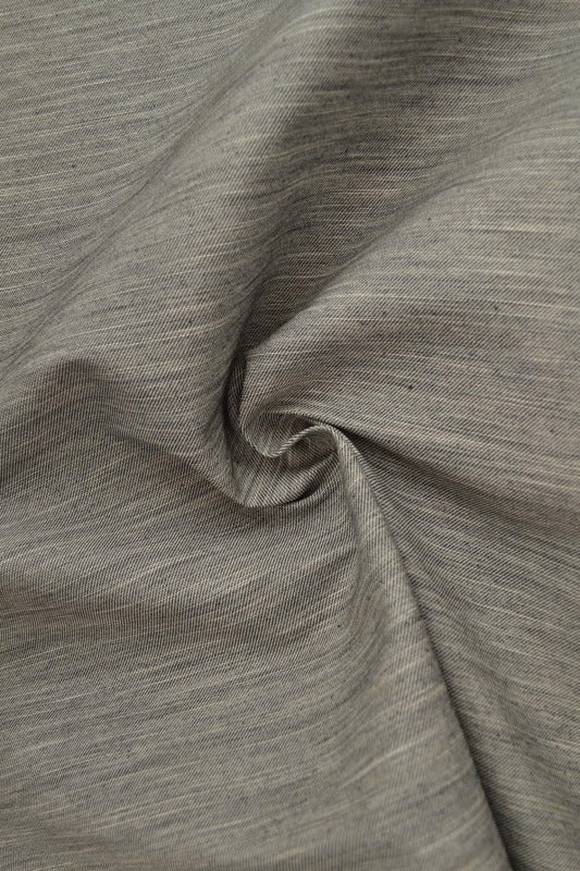 LYSEGRÅ UVASKET DENIM MED STREKK – 370 G/M²