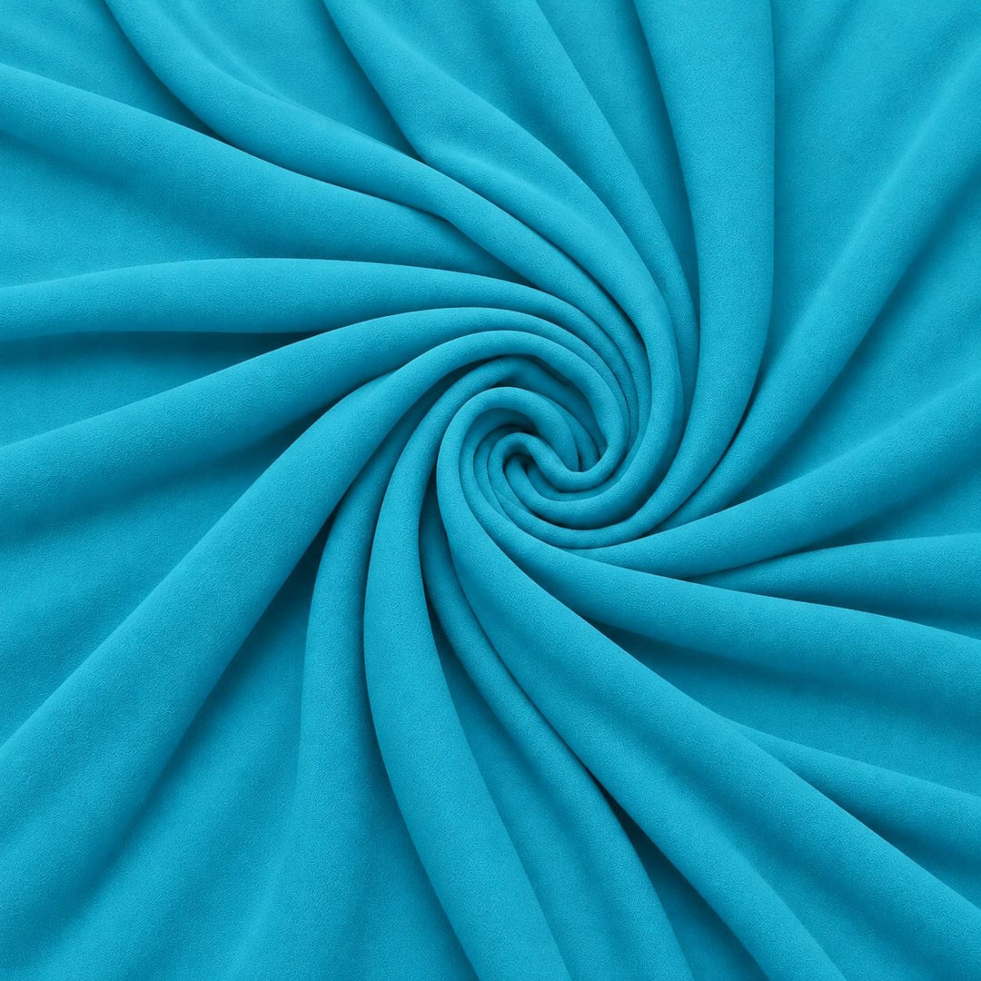 Lys turkis silkegeorgette – stoffet formet som en spiral, der den creppede overflaten synes (bilde 1 av 3)