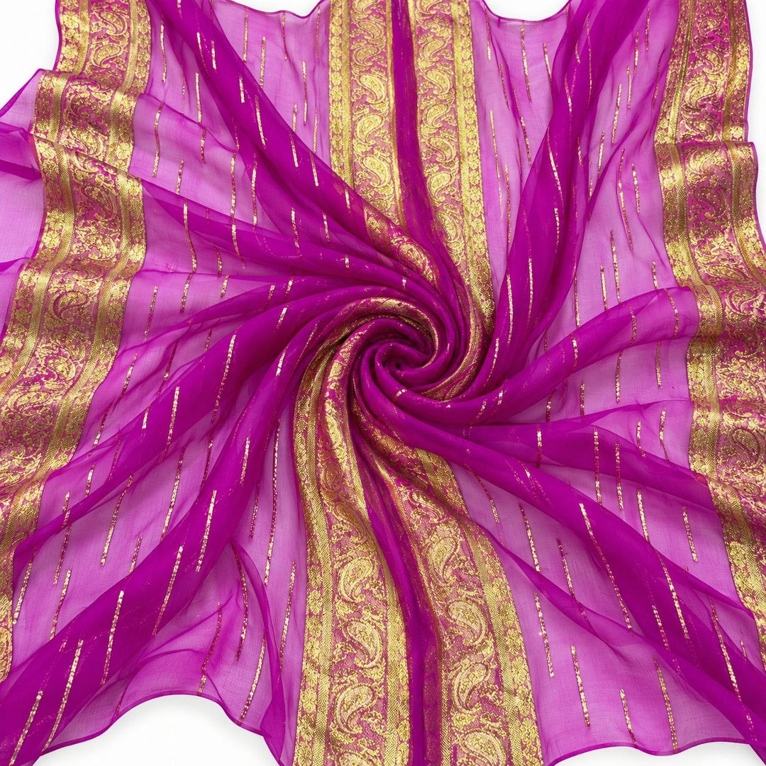 Pink lurexchiffon med gylne striper og guldborter – stoffet formet som en spiral (bilde 1 av 3)