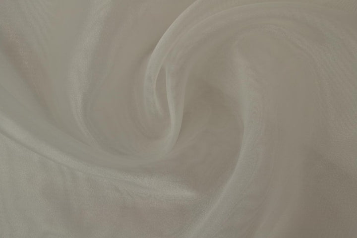 Råhvit organza stoff – transparent og skinnende (bilde 3 av 7)