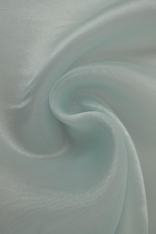 LYSBLÅ ORGANZA STOFF – TRANSPARENT OG SKINNENDE