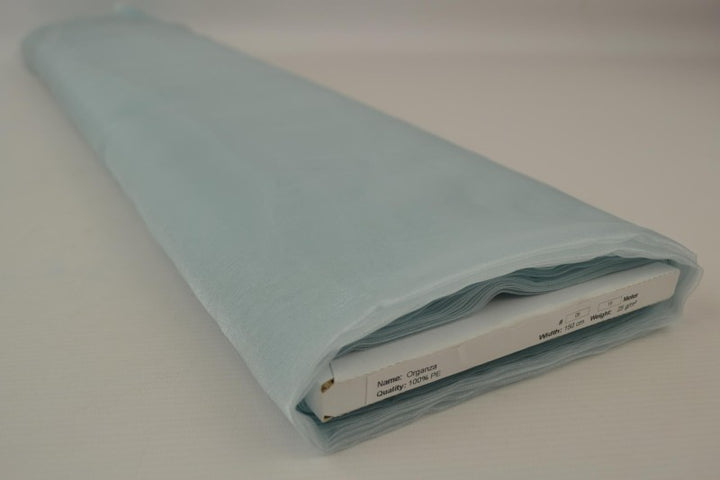 LYSBLÅ ORGANZA STOFF – TRANSPARENT OG SKINNENDE