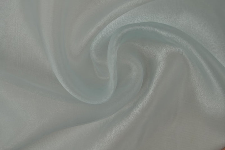 LYSBLÅ ORGANZA STOFF – TRANSPARENT OG SKINNENDE