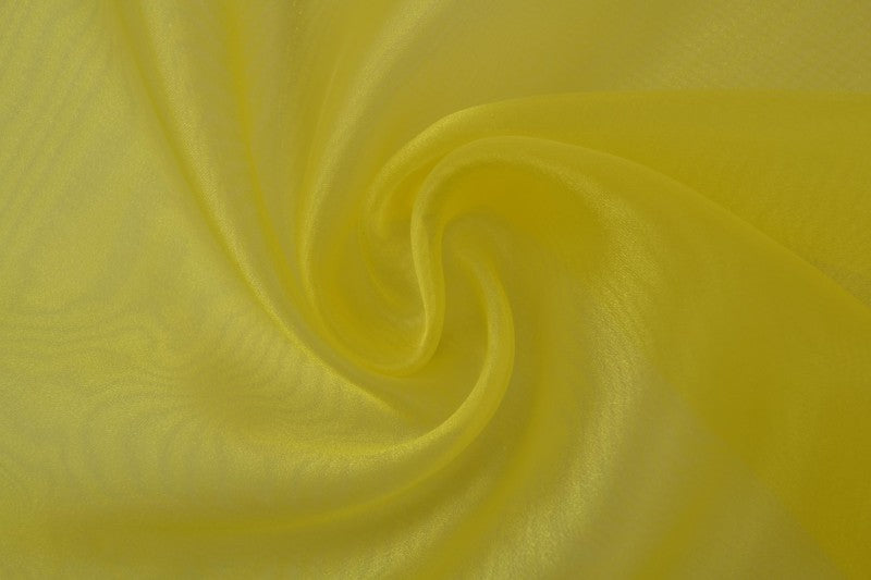 Gul organza stoff – transparent og skinnende (bilde 3 av 7)