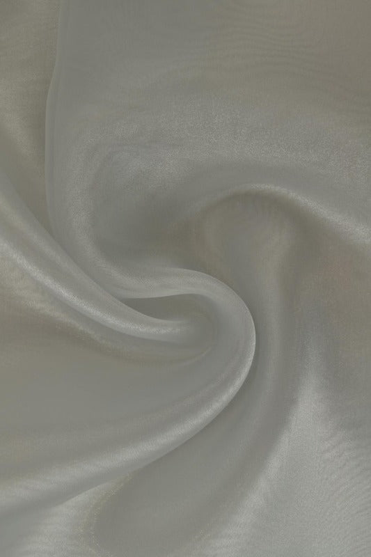 Sølvgrå organza stoff – transparent og skinnende (bilde 1 av 7)