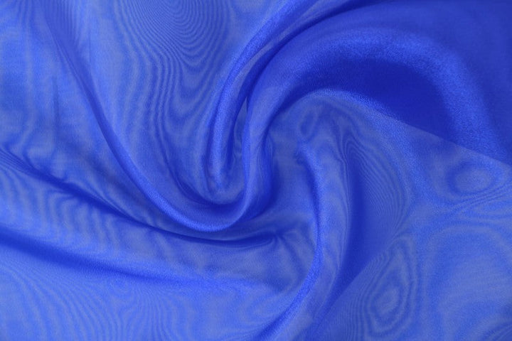 Koboltblå organza stoff – transparent og skinnende (bilde 3 av 7)