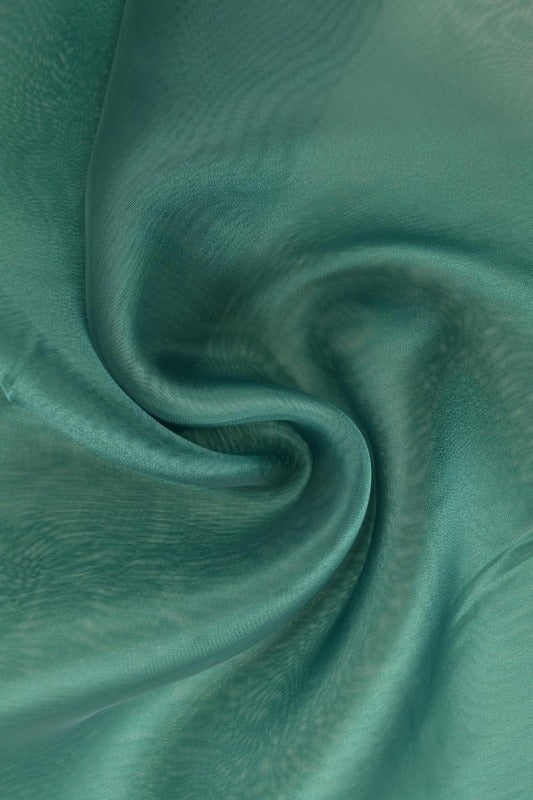 SMARAGDGRØNN ORGANZA STOFF – TRANSPARENT OG SKINNENDE