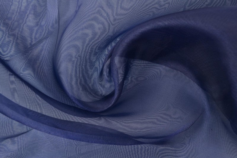 MARINEBLÅ ORGANZA STOFF – TRANSPARENT OG SKINNENDE