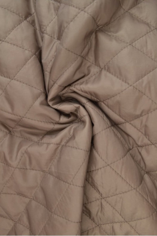 Taupe quiltet stoff med vattert bakside (bilde 1 av 9)