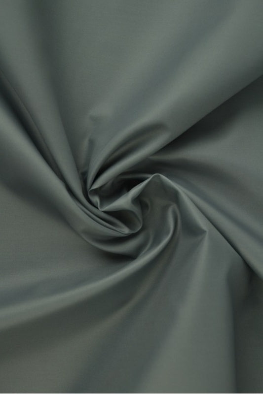 GRÅ LETT VANNTETT POLYESTER – SLITESTERK & HURTIGTØRKENDE