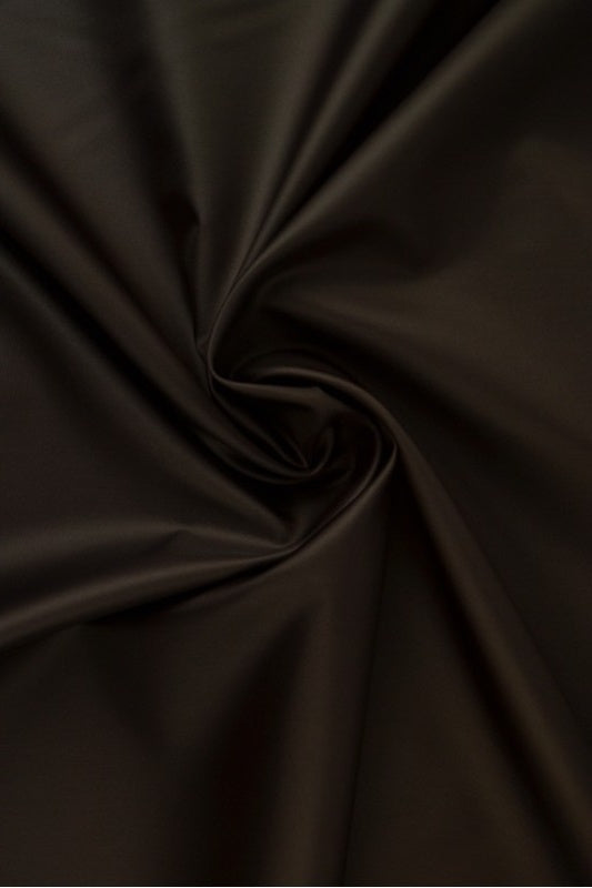 BRUN LETT VANNTETT POLYESTER – SLITESTERK & HURTIGTØRKENDE