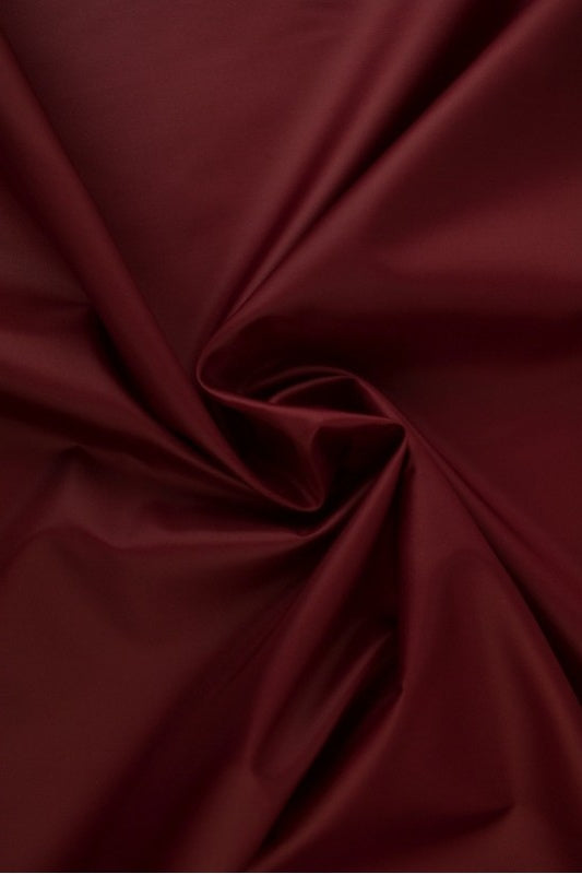 BORDEAUX LETT VANNTETT POLYESTER – SLITESTERK & HURTIGTØRKENDE