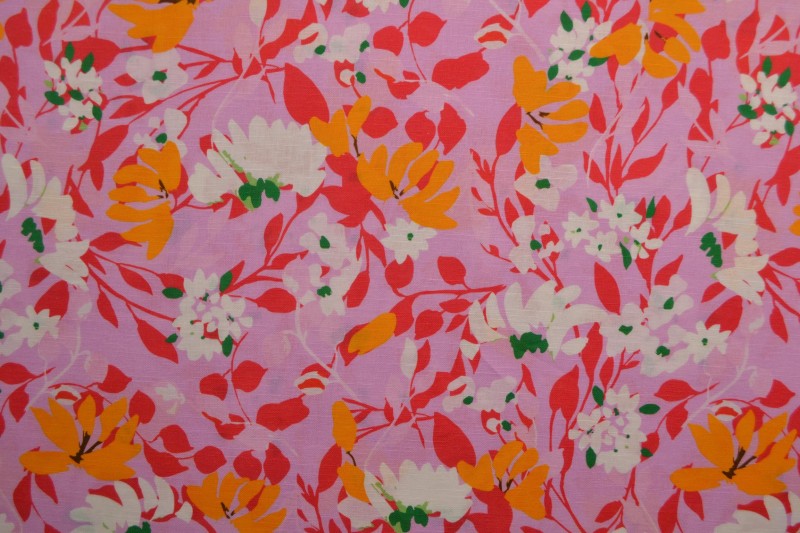 Rosa hør med blomsterprint – nærbillede
